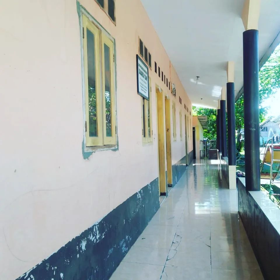HARUS BISA BERDAYA LAGI
.
Madrasah Daarul Ilmi Pangandaran, madrasah ini tempat mengaji anak anak lingkungan rumah, memindahkan dari rumah yang sempit, ...