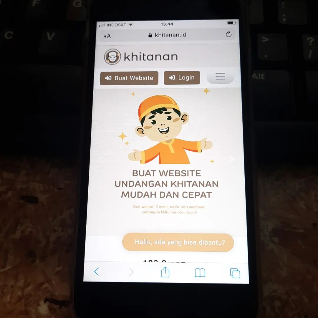 Mau disunat? Buat undangannya disini? 