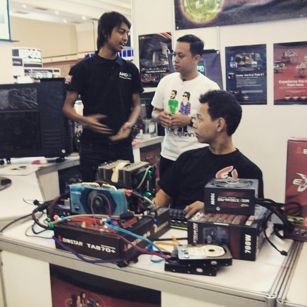 PAMERAN KOMPUTER
.
Gedung Landmark di Braga 